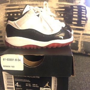Jordan Retro 11 (lows) size 4c